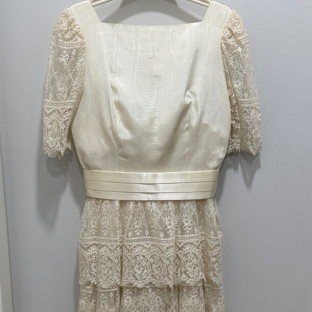 Stunning Vintage Tea Length Lace & Satin Wedding or Costume Dress, Size 6